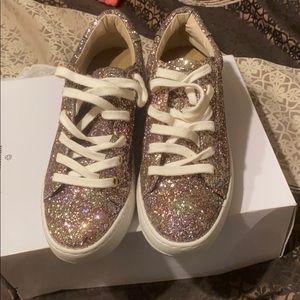 Steve Madden platform tennis shoe